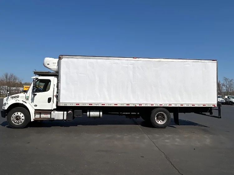 2019 Freightliner M2 106 - image 4