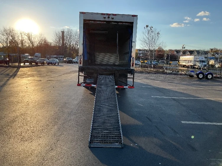 2019 Freightliner M2 106 - image 9