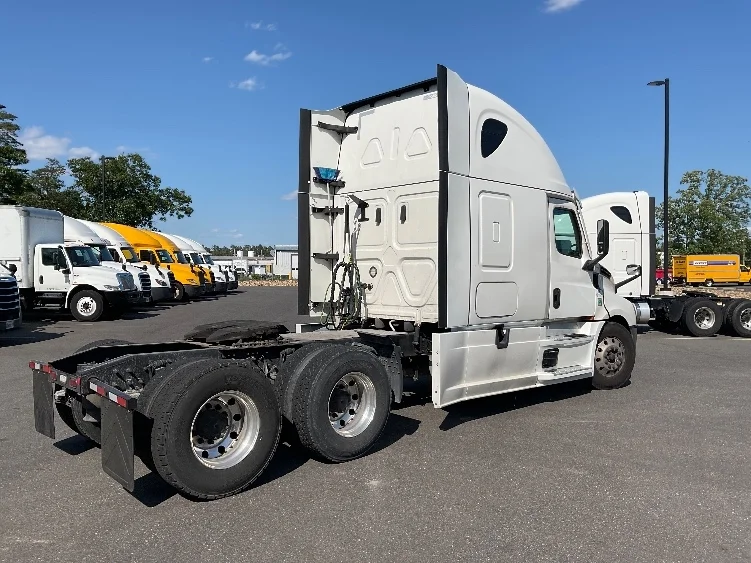 2023 Freightliner Cascadia in Millville, NJ — photo 7