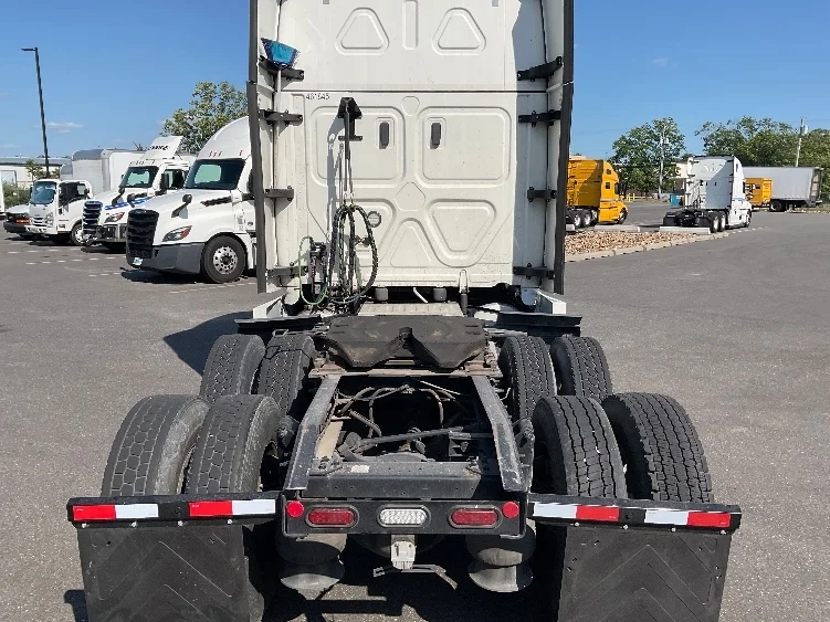 2023 Freightliner Cascadia in Millville, NJ — photo 6