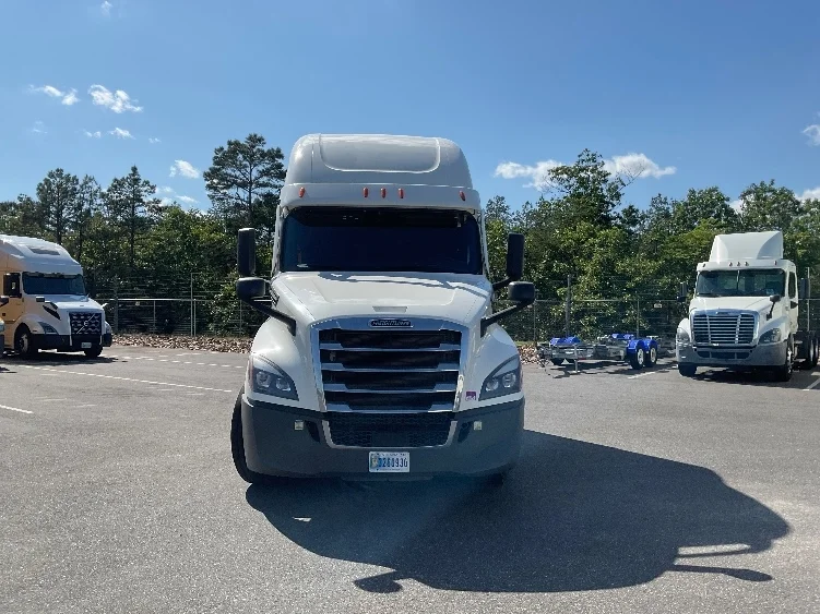 2023 Freightliner Cascadia in Millville, NJ — photo 2
