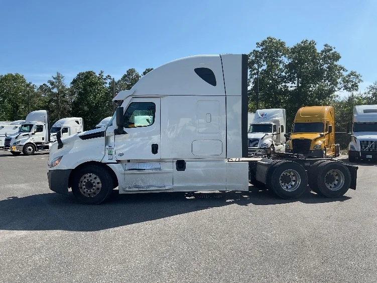 2023 Freightliner Cascadia in Millville, NJ — photo 4