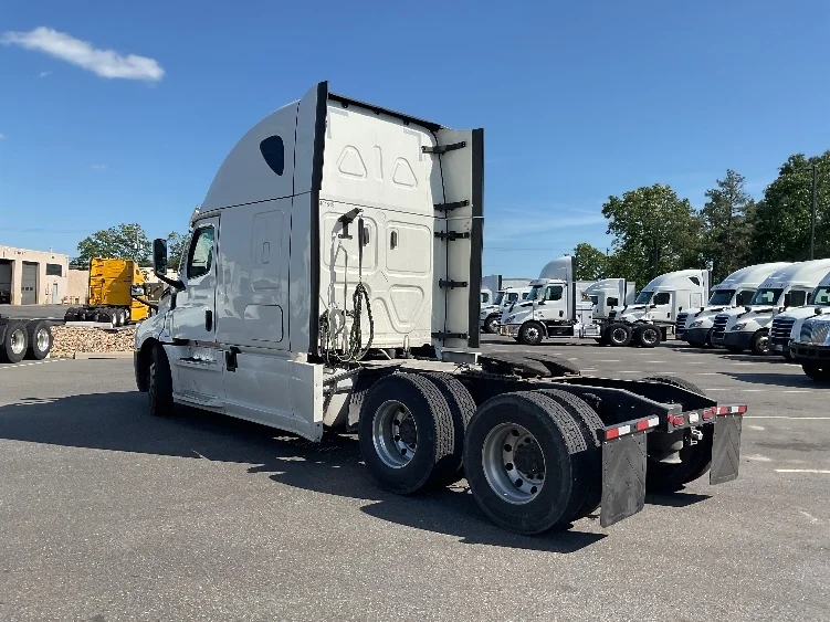 2023 Freightliner Cascadia in Millville, NJ — photo 5