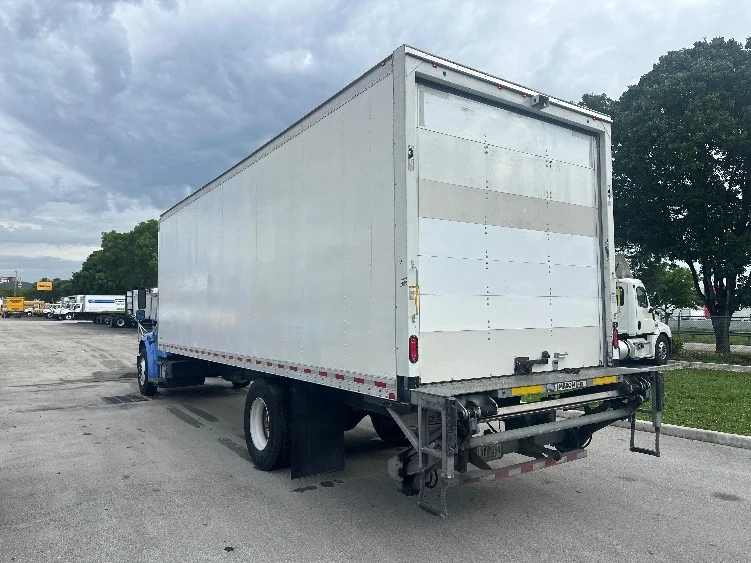 2020 Freightliner eM2 in Medley, FL — photo 6