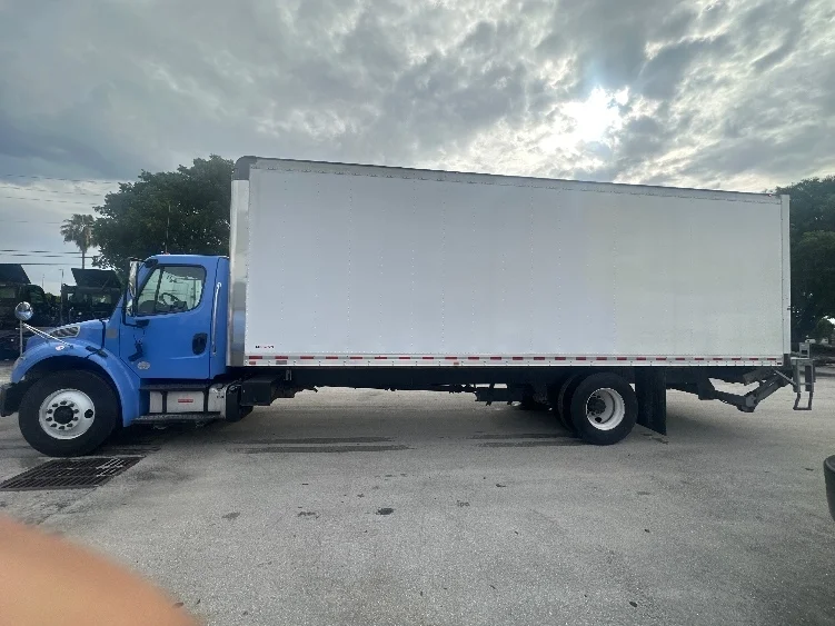 2020 Freightliner eM2 in Medley, FL — photo 4