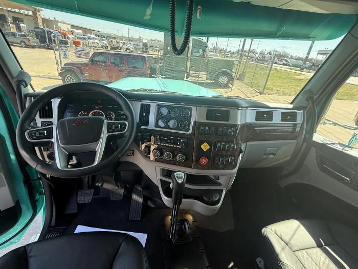 2027 Peterbilt 589 - image 32