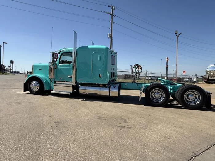 2027 Peterbilt 589 - image 9