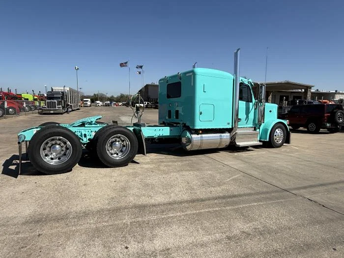 2027 Peterbilt 589 - image 21