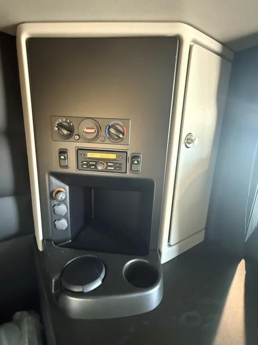 2027 Peterbilt 589 - image 46