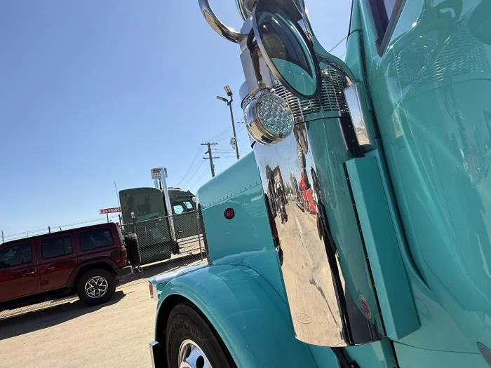 2027 Peterbilt 589 - image 29