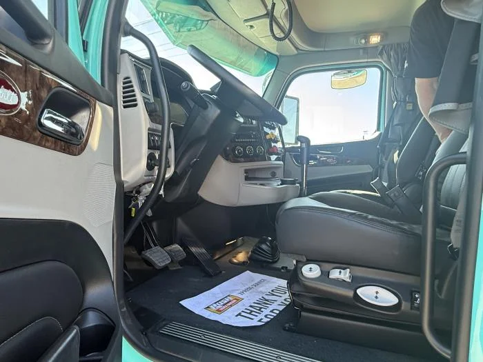2027 Peterbilt 589 - image 30