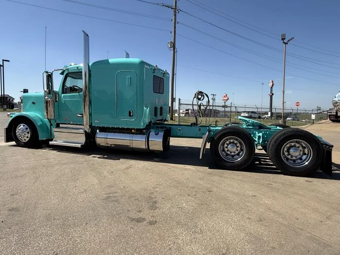 2027 Peterbilt 589 - image 10