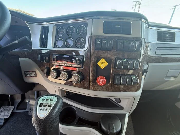 2027 Peterbilt 589 - image 35
