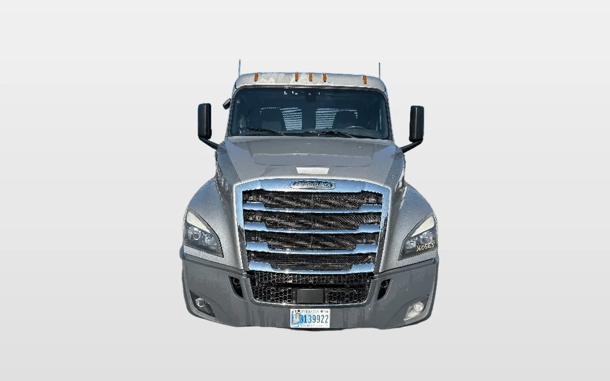 2020 Freightliner Cascadia - image 1