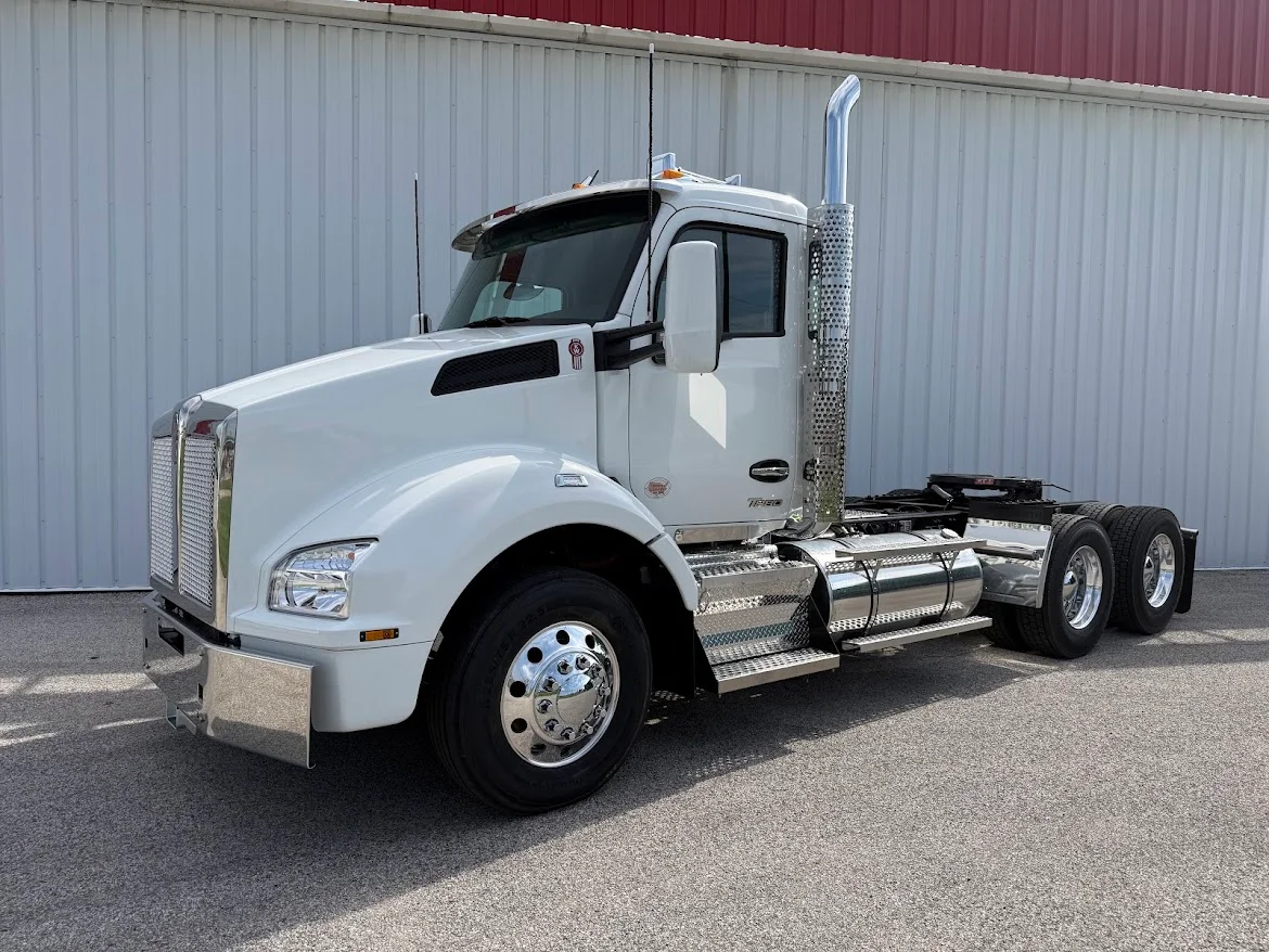2027 Kenworth T880 in Fenton, MO