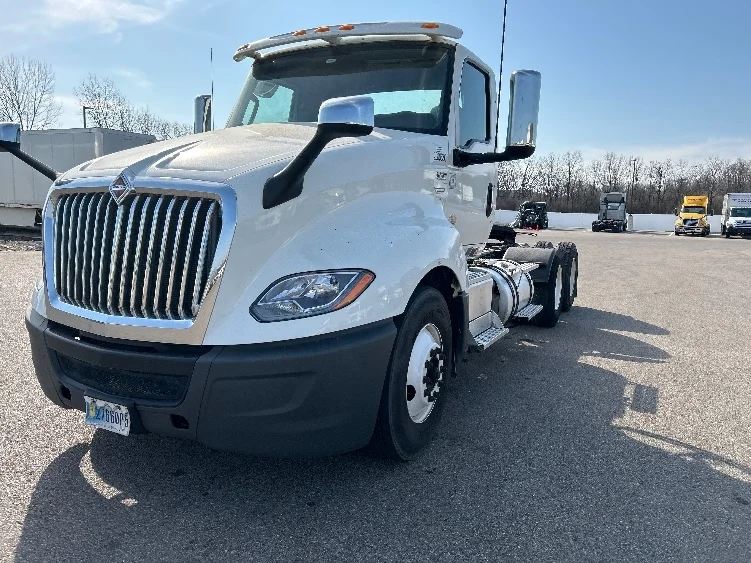 2019 International LT in Piqua, OH — photo 3