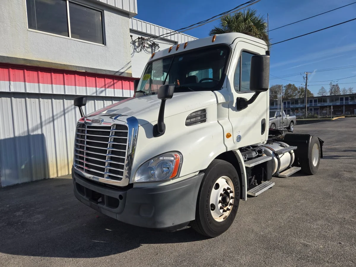 2016 Freightliner Cascadia in Tampa, FL