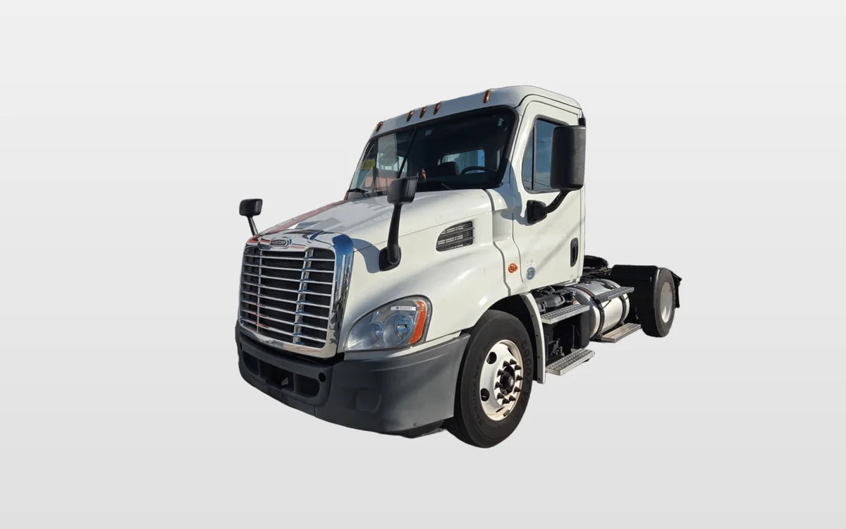 2016 Freightliner Cascadia - image 1
