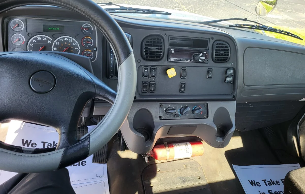 2016 Freightliner M2 106 - image 7