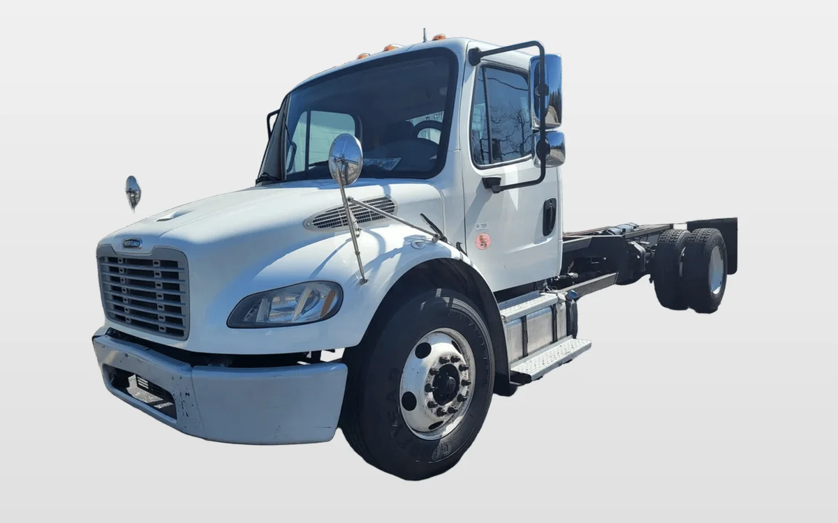 2016 Freightliner M2 106 - image 1