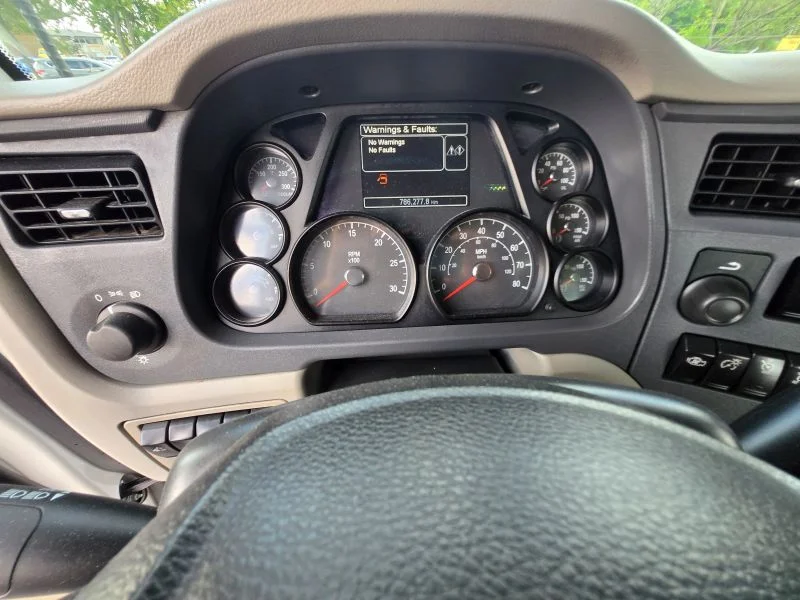 2021 Peterbilt 579 in Fort Pierce, FL — photo 12