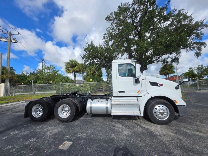2021 Peterbilt 579 in Fort Pierce, FL — photo 10