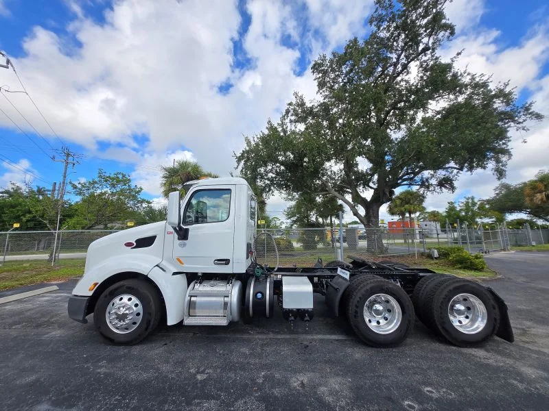 2021 Peterbilt 579 in Fort Pierce, FL — photo 9