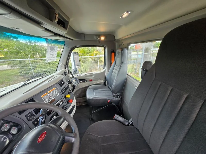 2021 Peterbilt 579 in Fort Pierce, FL — photo 4