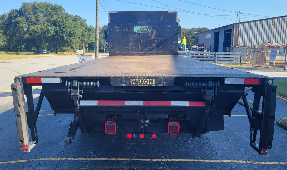 2019 Freightliner M2 106 in Jacksonville, FL — photo 4