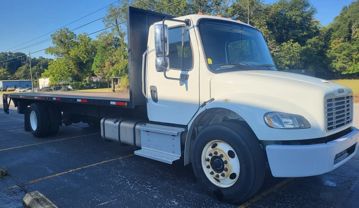2019 Freightliner M2 106 in Jacksonville, FL — photo 3