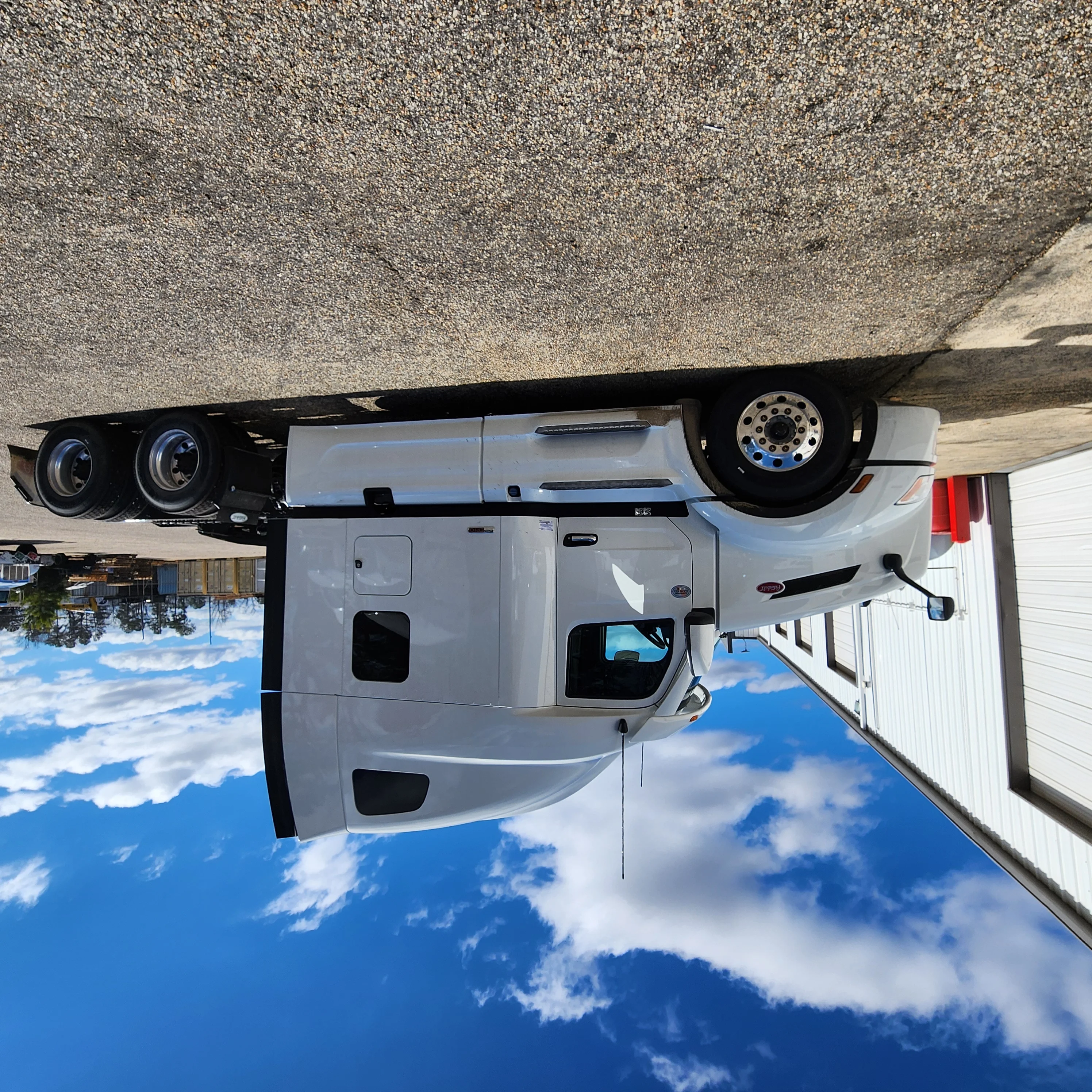 2024 Peterbilt 579 - image 3