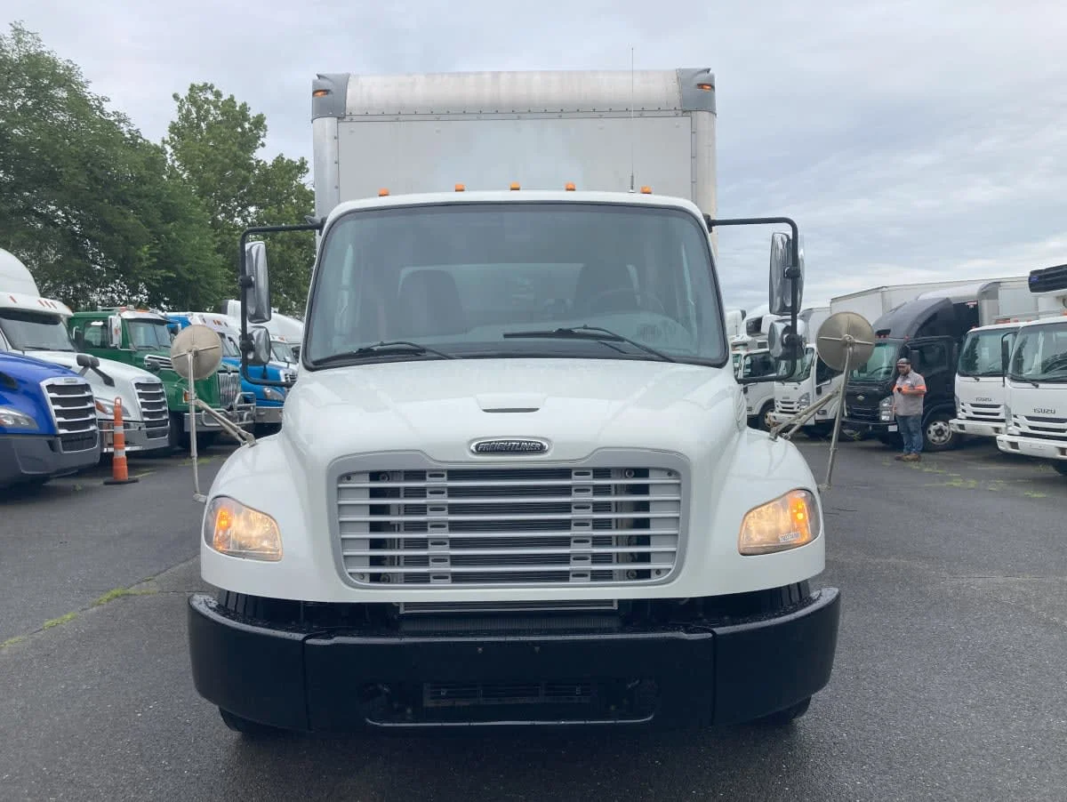 2018 Freightliner M2 106 - image 2