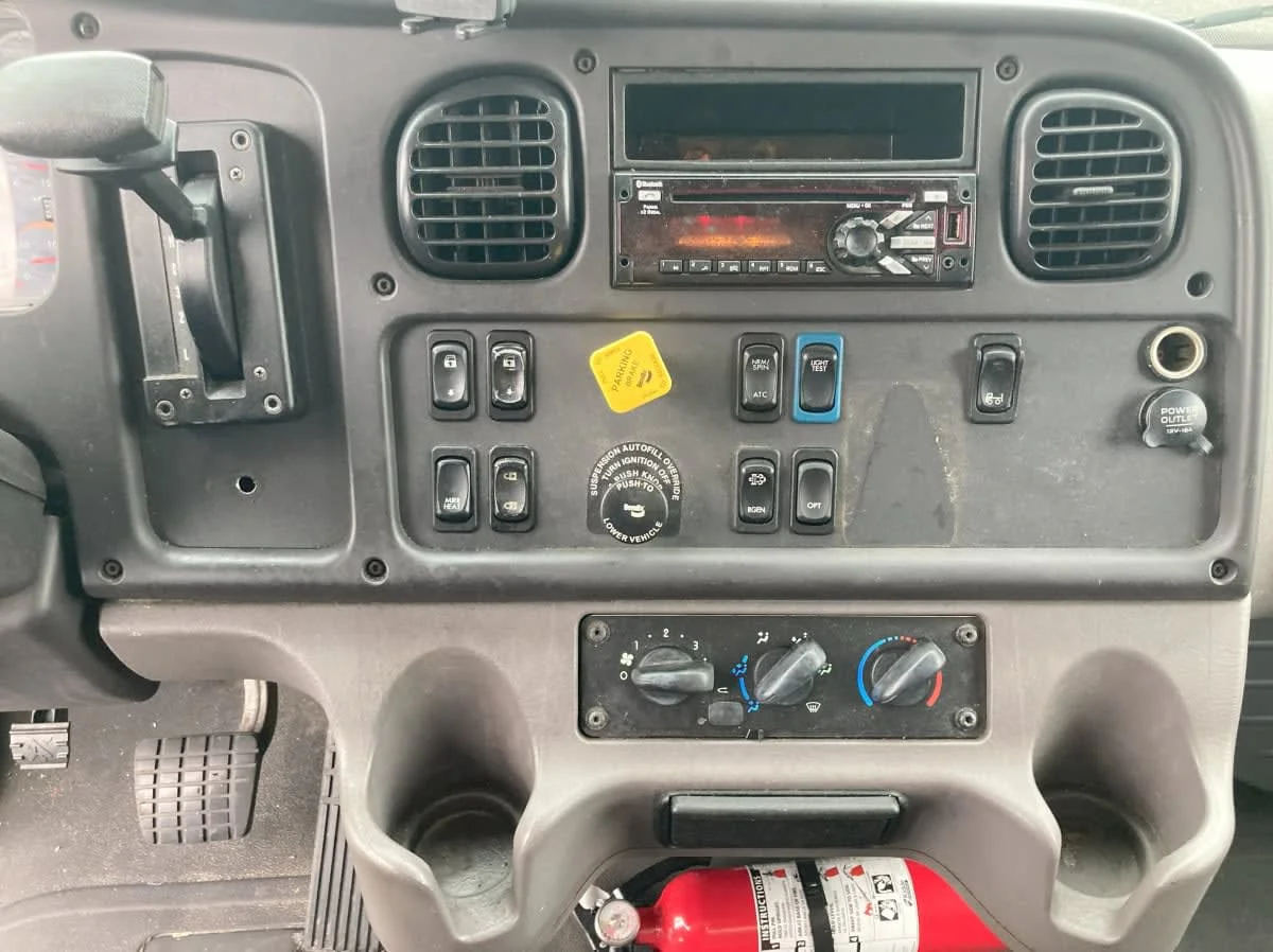 2018 Freightliner M2 106 - image 14