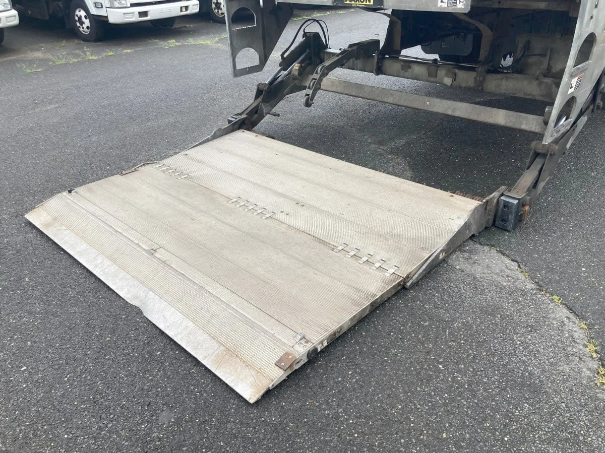 2018 Freightliner M2 106 - image 8