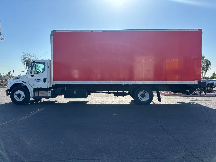 2019 Freightliner eM2 in Phoenix, AZ — photo 4