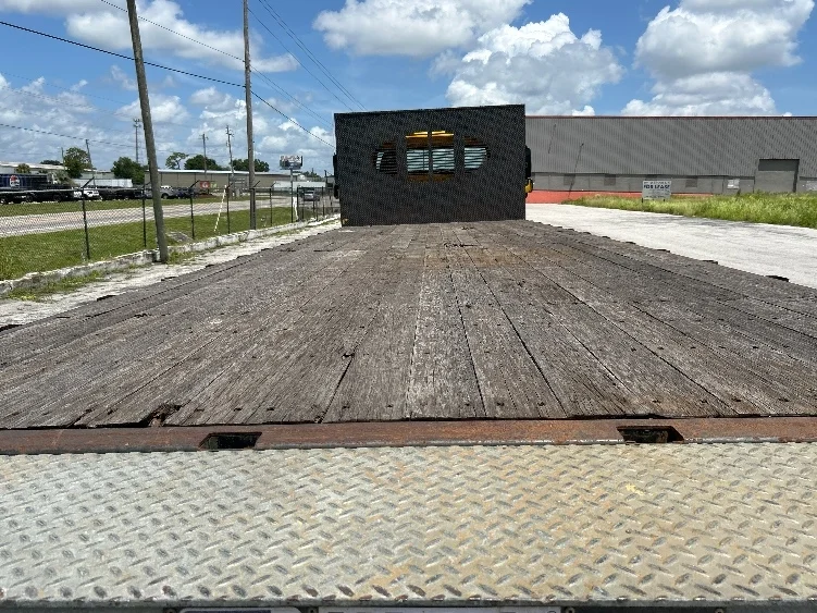 2019 Freightliner M2 106 - image 10