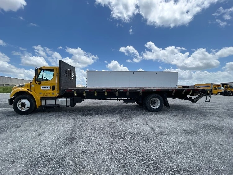 2019 Freightliner M2 106 - image 4