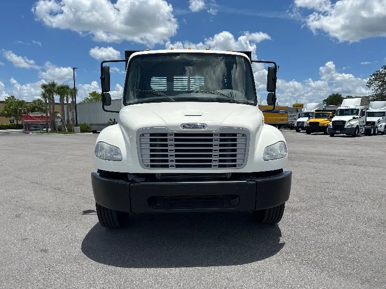 2019 Freightliner M2 106 - image 2