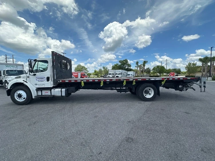 2019 Freightliner M2 106 in Tampa, FL — photo 4