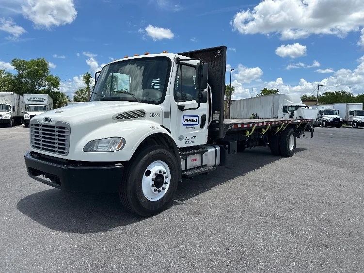 2019 Freightliner M2 106 - image 3