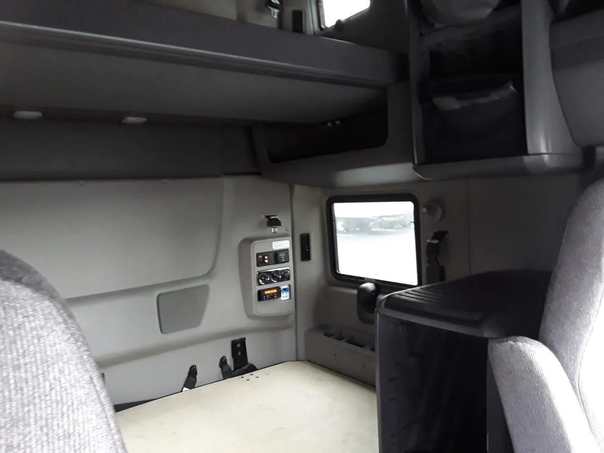 2020 International LT in Altoona, IA — photo 10