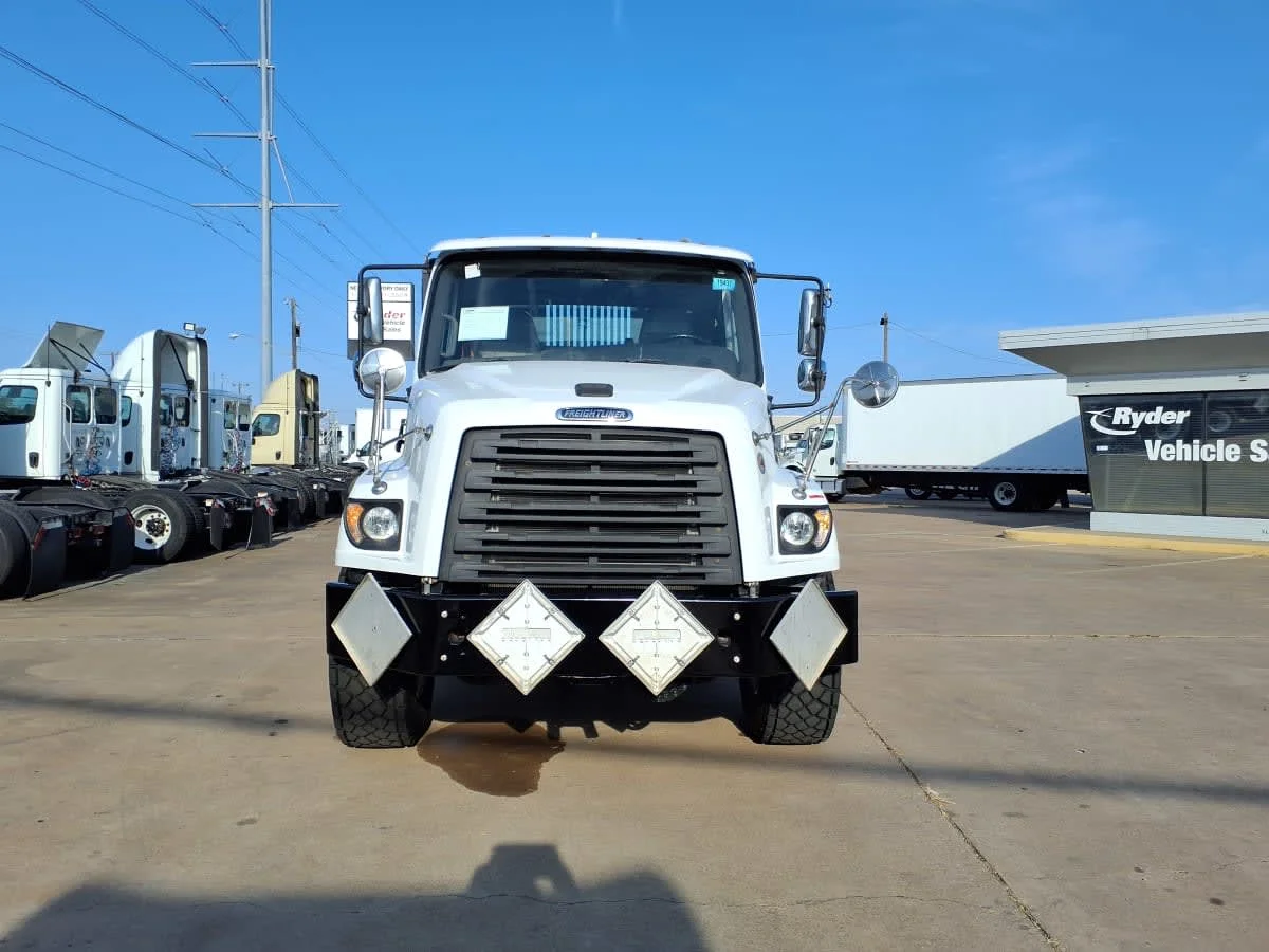 2020 Freightliner 114SD in Dallas, TX — photo 2