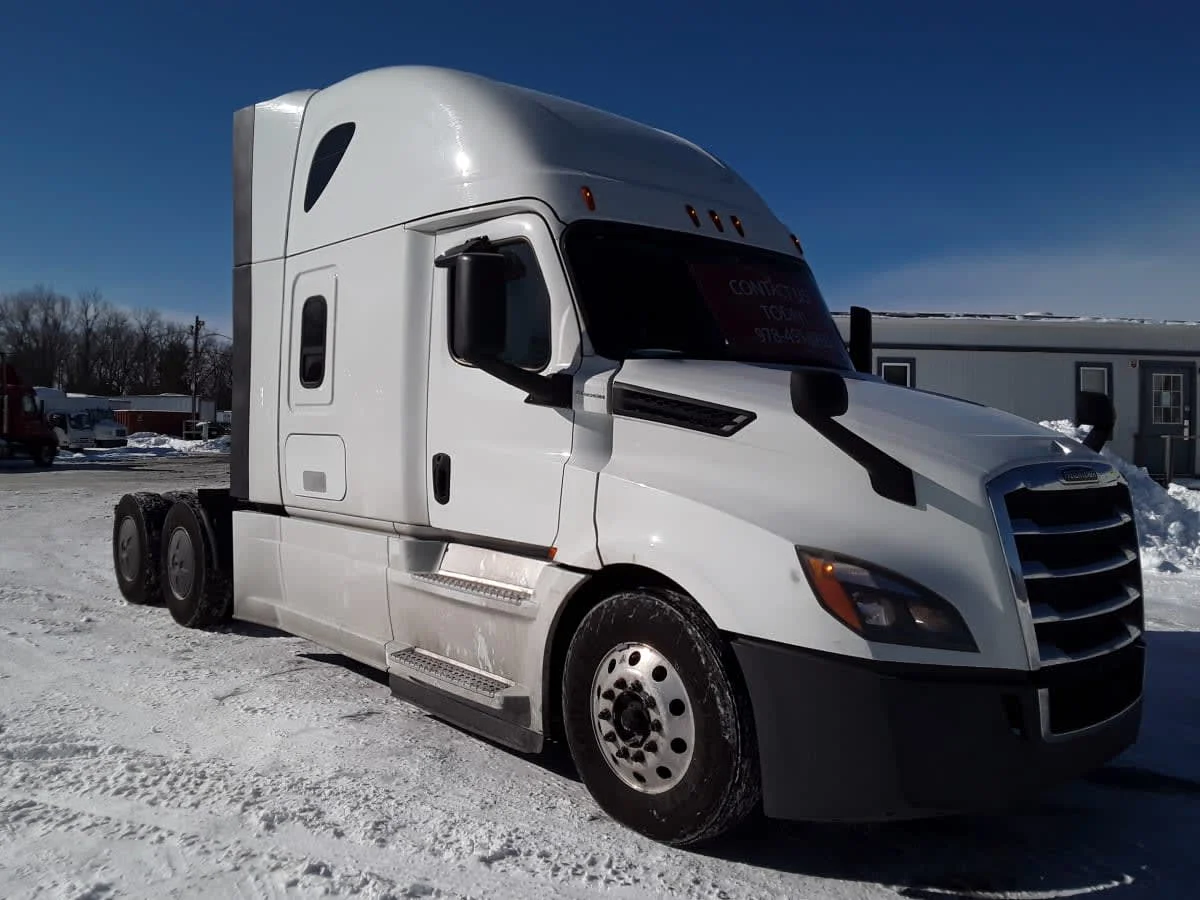 2020 Freightliner Cascadia in Salisbury, MA — photo 3