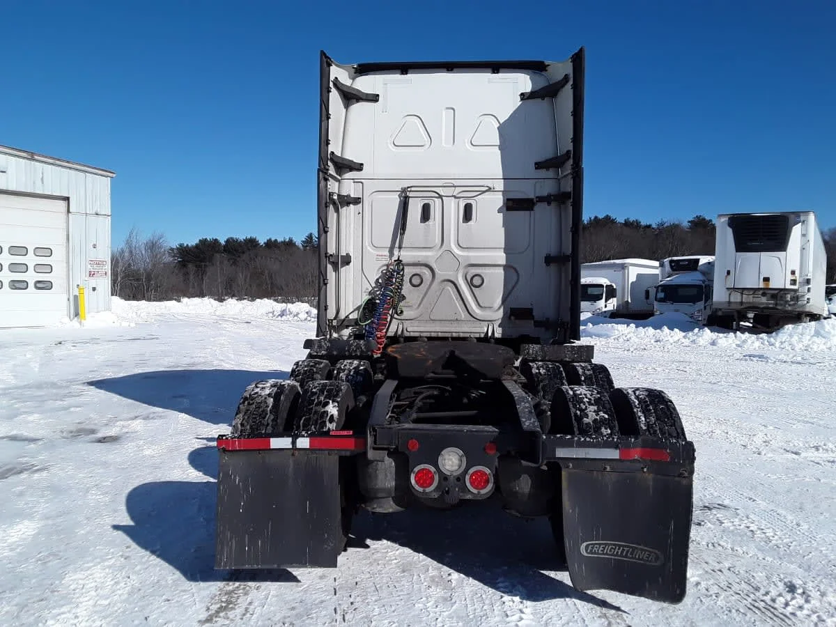 2020 Freightliner Cascadia in Salisbury, MA — photo 5