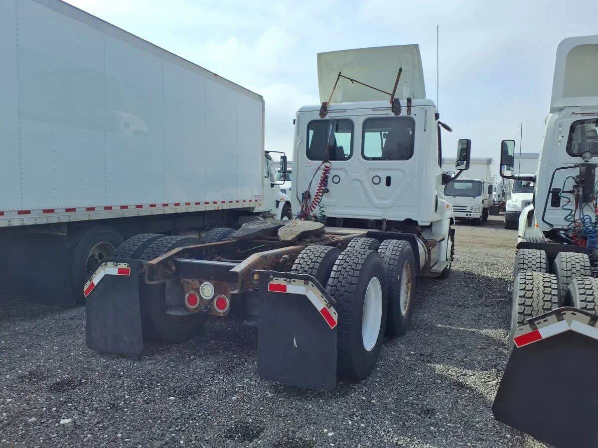 2018 Freightliner Cascadia - image 4