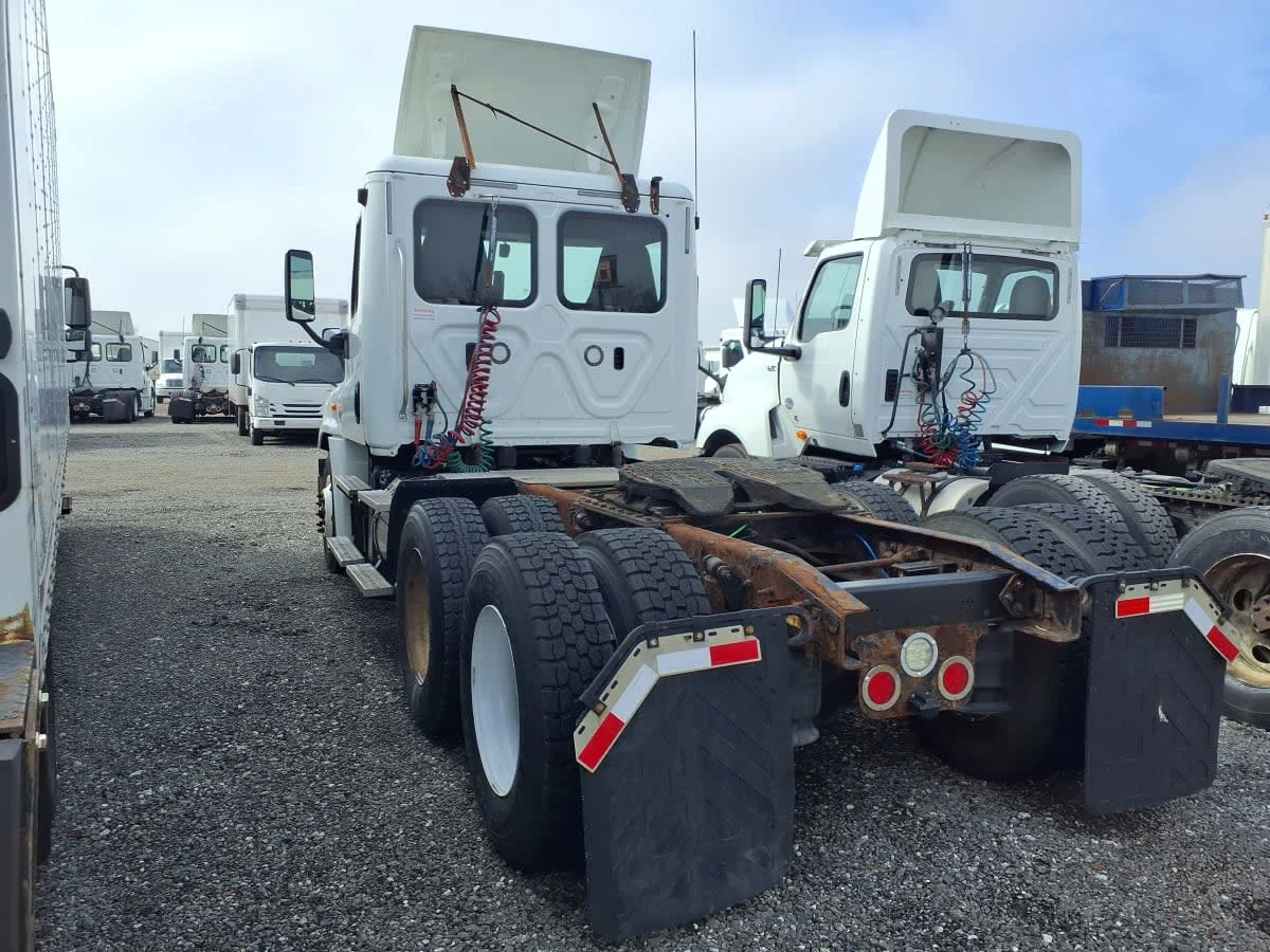 2018 Freightliner Cascadia - image 6