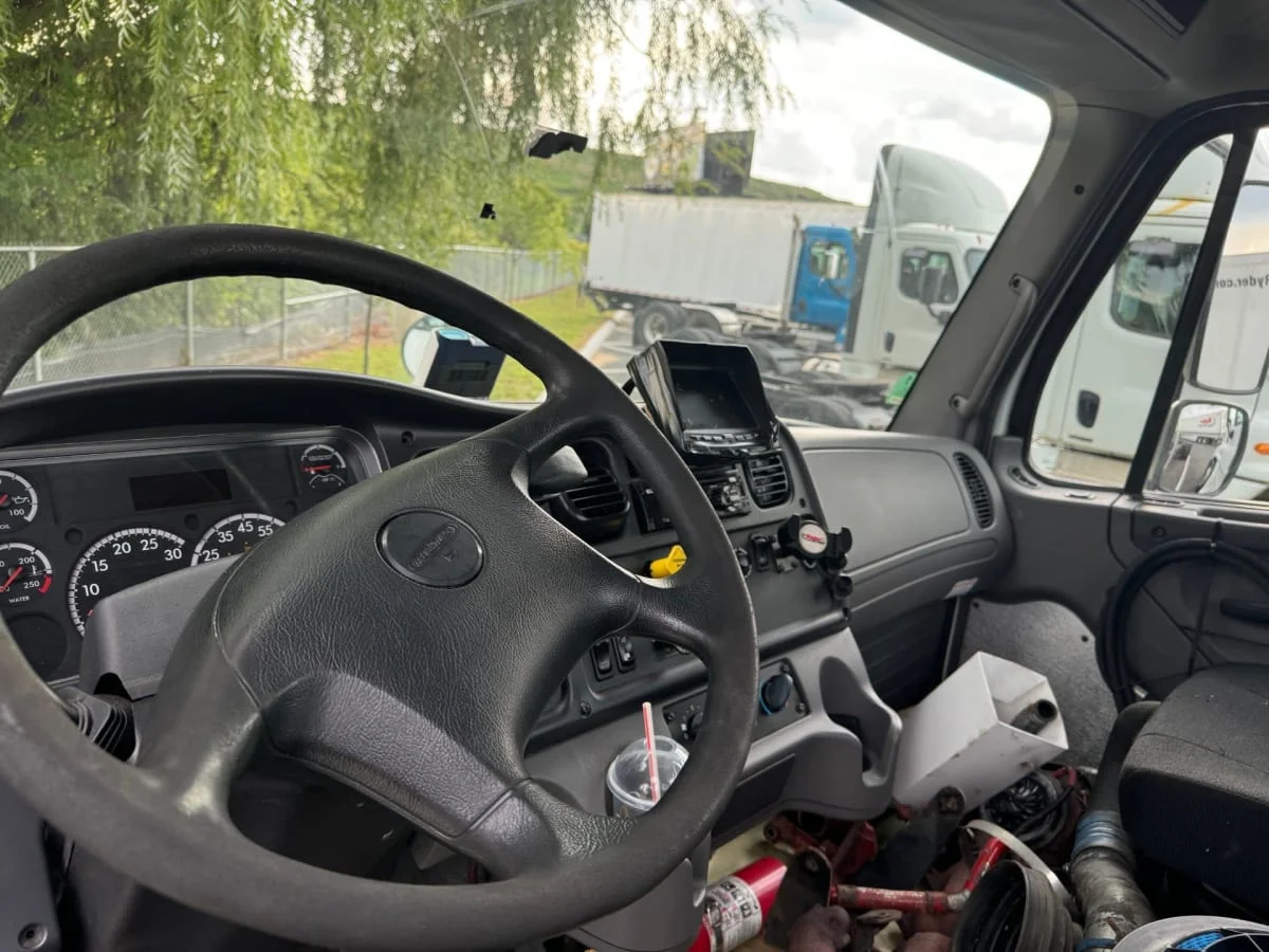 2018 Freightliner M2 106 in Springfield, MA — photo 7