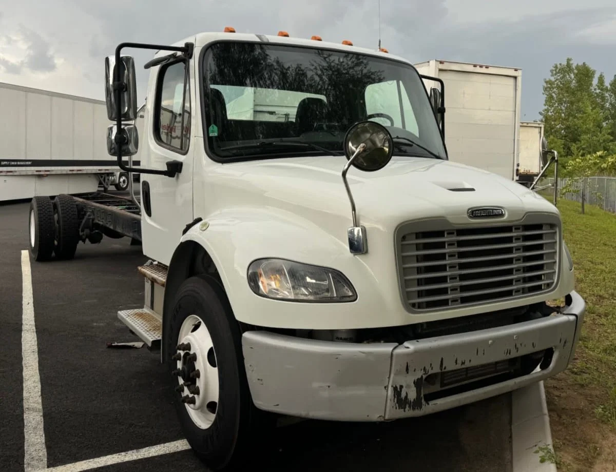 2018 Freightliner M2 106 in Springfield, MA — photo 3