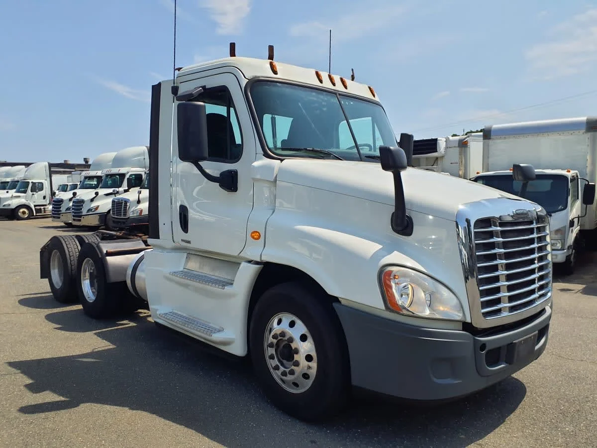 2016 Freightliner Cascadia in Springfield, MA — photo 3