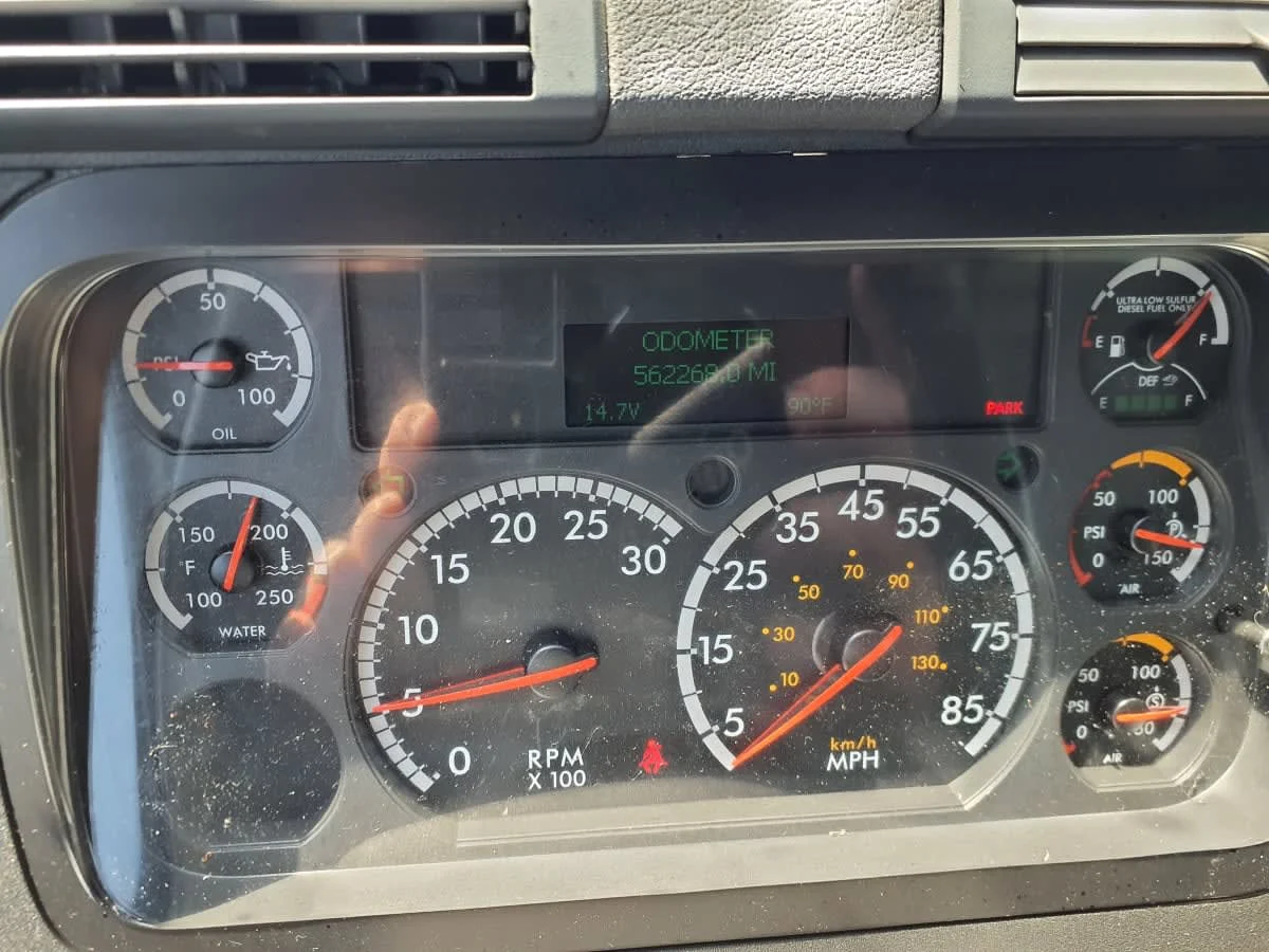 2016 Freightliner Cascadia - image 9